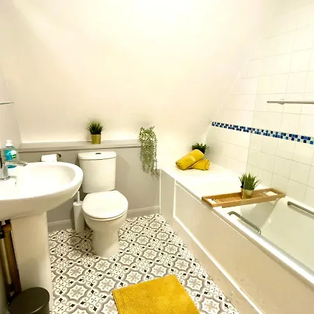 Beautiful Stylish 2 Bedroom Apartment! - 5 Minute Walk To The Best Beach! - Great Location - Parking - Fast Wifi - Smart Tv - Newly Decorated - Sleeps Up To 6! Close To Bournemouth & Poole Town Centre & Sandbanks Buitenkant foto