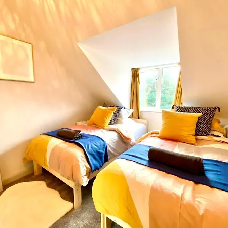 Beautiful Stylish 2 Bedroom Apartment! - 5 Minute Walk To The Best Beach! - Great Location - Parking - Fast Wifi - Smart Tv - Newly Decorated - Sleeps Up To 6! Close To Bournemouth & Poole Town Centre & Sandbanks Buitenkant foto