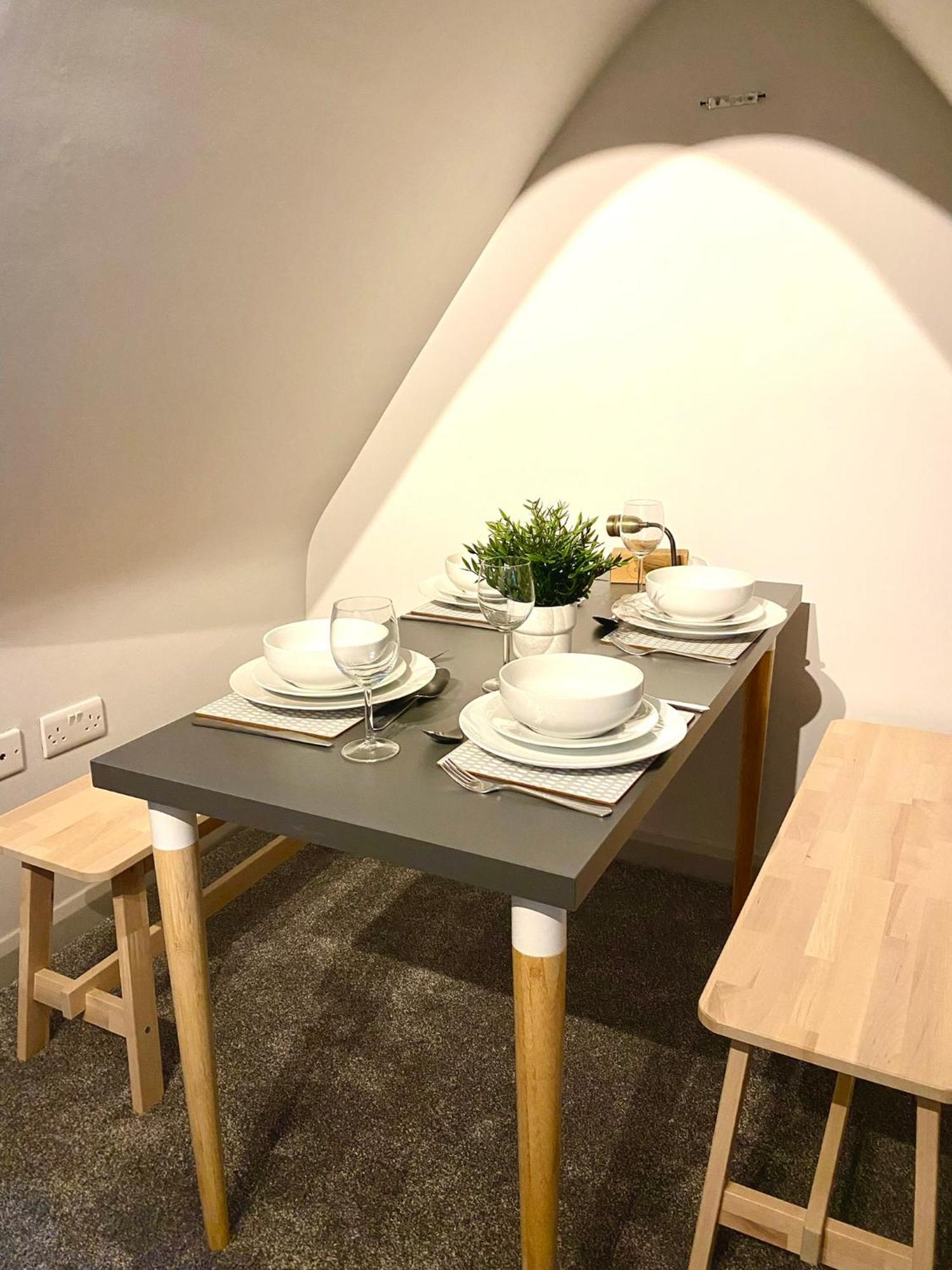 Appartement Beautiful Stylish 2 Bedroom Apartment! - 5 Minute Walk To The Beach! - Great Location - Parking - Fast Wifi - Smart Tv - Newly Decorated - Sleeps Up To 6! Close To & Poole Town Centre & Sandbanks *