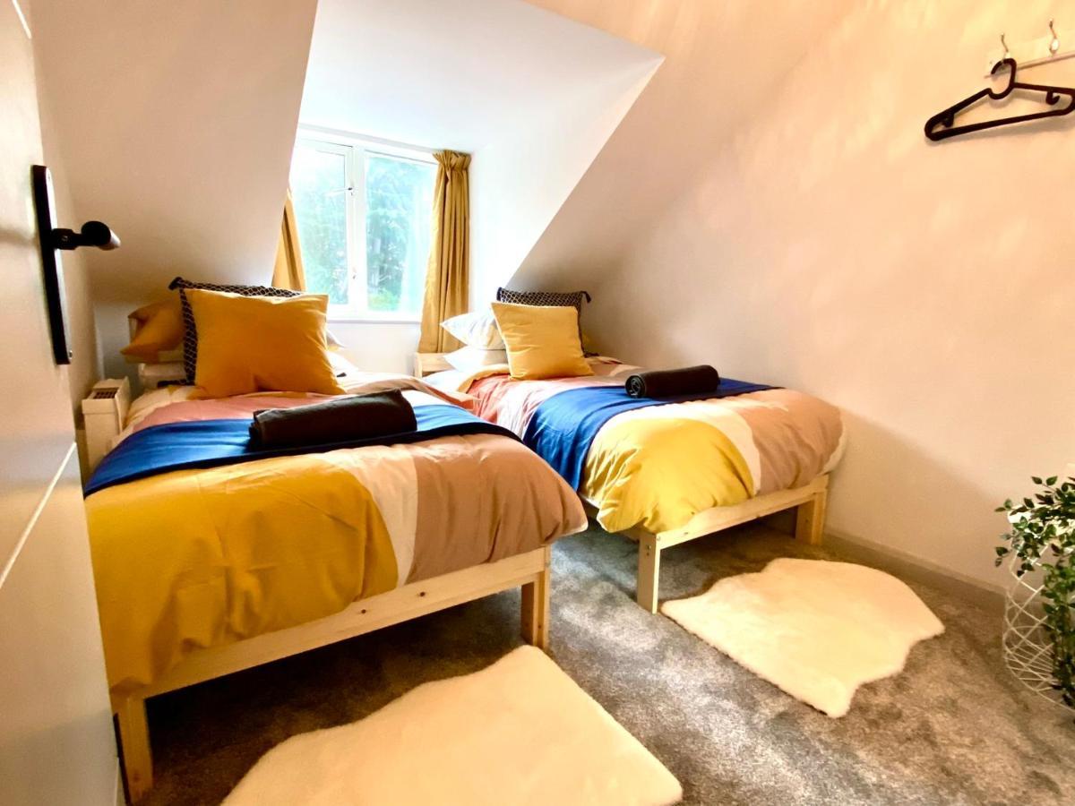 Beautiful Stylish 2 Bedroom Apartment! - 5 Minute Walk To The Beach! - Great Location - Parking - Fast Wifi - Smart Tv - Newly Decorated - Sleeps Up To 6! Close To & Poole Town Centre & Sandbanks Appartement