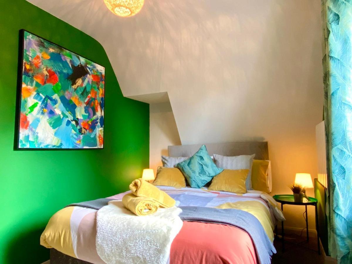 Beautiful Stylish 2 Bedroom Apartment! - 5 Minute Walk To The Beach! - Great Location - Parking - Fast Wifi - Smart Tv - Newly Decorated - Sleeps Up To 6! Close To & Poole Town Centre & Sandbanks * Bournemouth